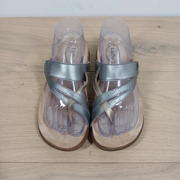 Taos Perfect Metallic Silver Leather Thong Sandals 885 - Picture 1 of 8